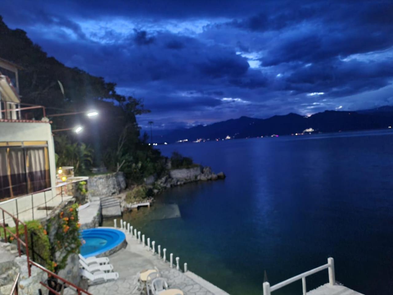 Hotel Restaurante La Villa De Los Dioses San Antonio Palopó Buitenkant foto